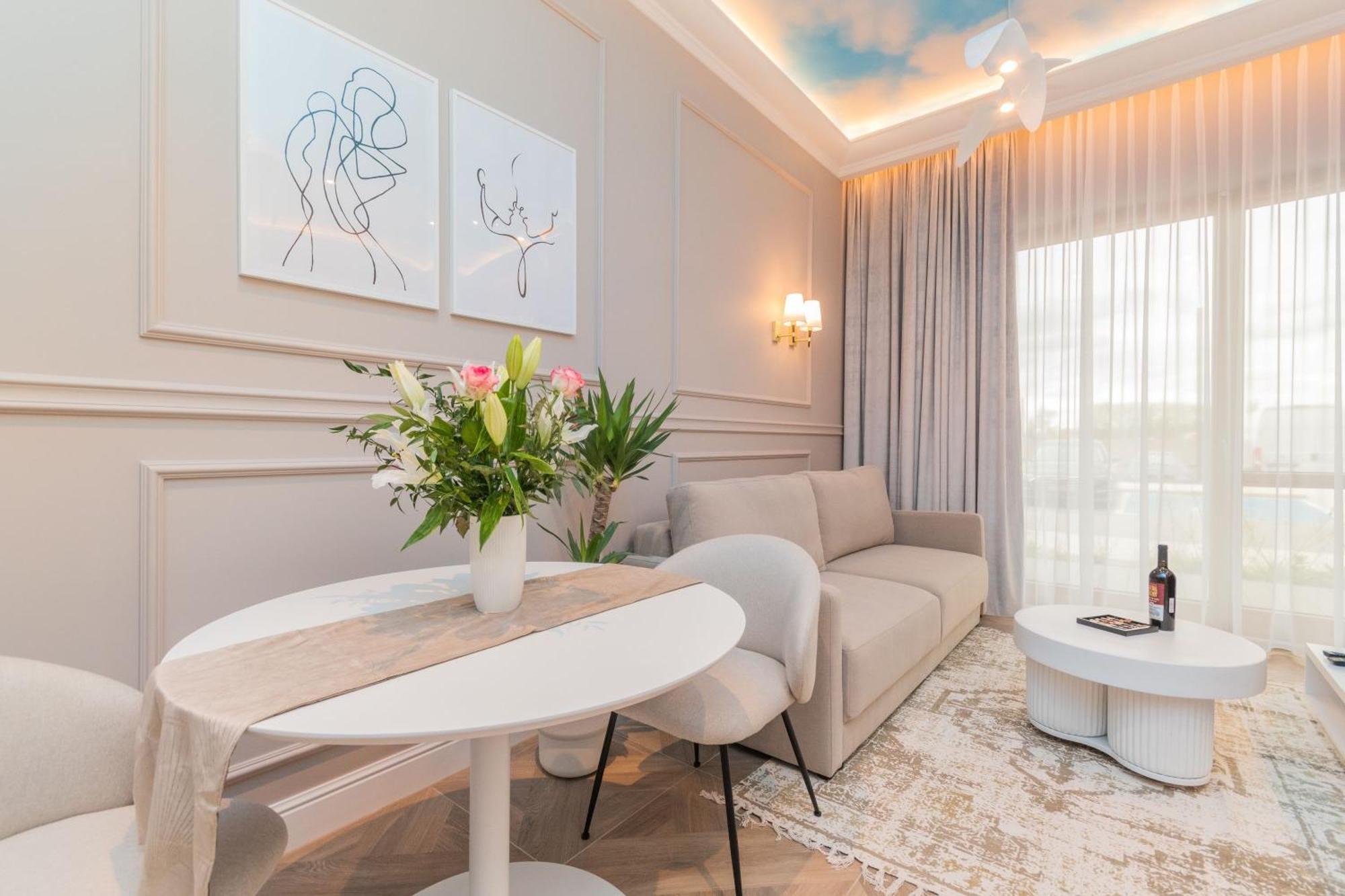Sky By Grand Apartment *
